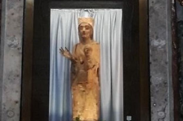Madonna Bisognosi, Statua