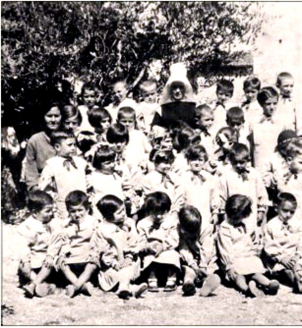 TRE SUORE DELLA CONGREGAZIONE DI SANT'ANNA IN VIAGGIO PER ROCCA DI BOTTE NEL LONTANO 1935