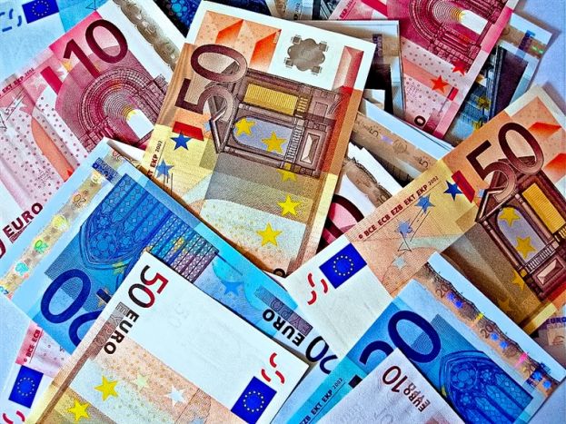 7 ITALIANI SU 10 SI SONO IMPOVERITI CON L'EURO: UNO SU DUE VUOLE IL REFERENDUM