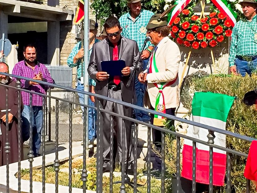 SECONDA ESIBIZIONE DEL CORO POLIFONICO "ROCCANTIAMO" ALLA CERIMONIA DI DEPOSIZIONE DELLA CORONA AL MONUMENTO DEI CADUTI