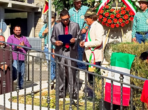 SECONDA ESIBIZIONE DEL CORO POLIFONICO "ROCCANTIAMO" ALLA CERIMONIA DI DEPOSIZIONE DELLA CORONA AL MONUMENTO DEI CADUTI