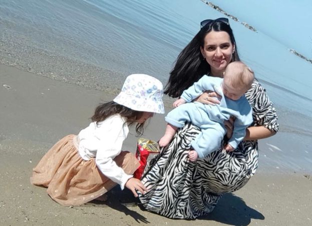 La dipendente Noemi Di Cosimo con i suoi figli, Gioia e Jacopo