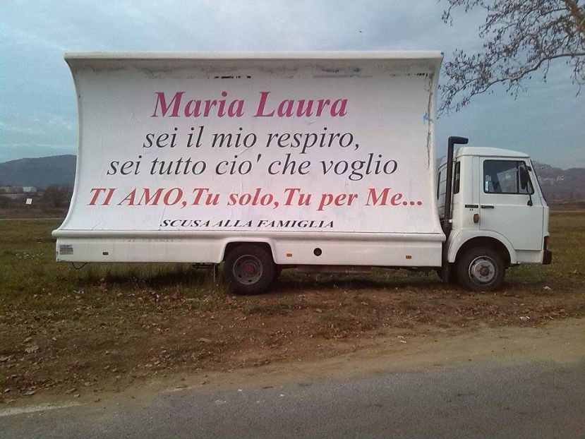 ORICOLA, QUANDO L'AMORE NON CONOSCE CONFINI :DICHIARAZIONE D'AMORE CON VELA PUBBLICITARIA