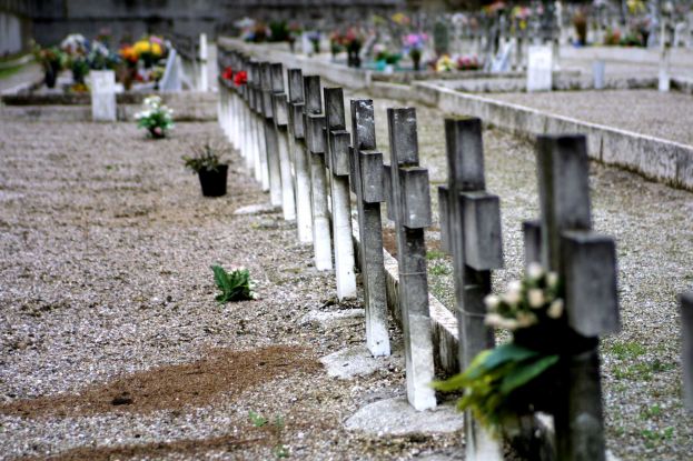 CARSOLI, RITROVATA LA BORSA CON IL PORTAFOGLIO RUBATI AL CIMITERO