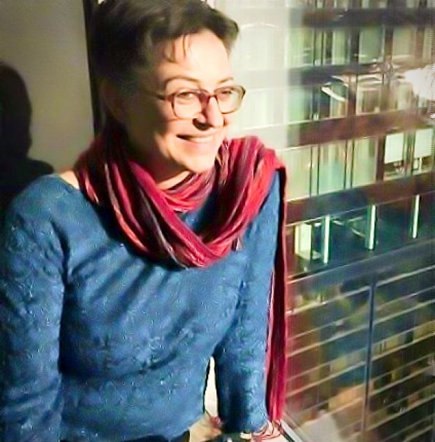 UN MESE FA CI LASCIAVA FARNAZ MIRZAPOOR, UNA STRAORDINARIA DONNA DAL "SORRISO CONTAGIOSO"