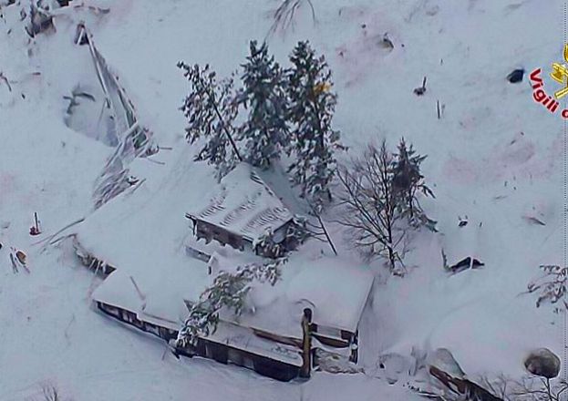 L'Hotel sommerso dalla neve