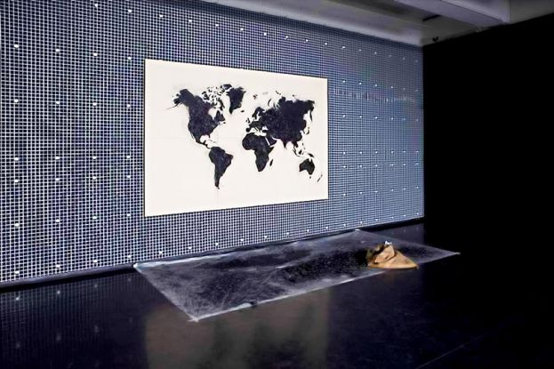 Museo-Macro-Roma-Our-Planet-300x200cm-carbonr-e-cenere-su-tavola