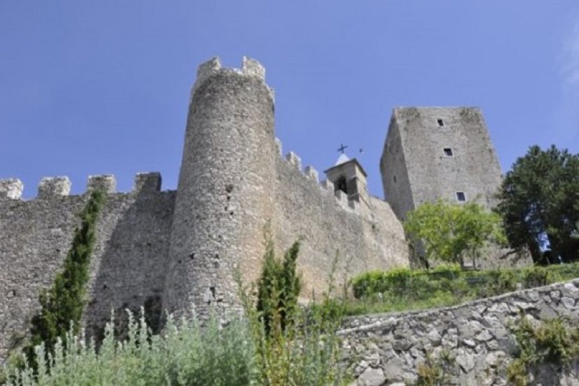 Castello di Pereto