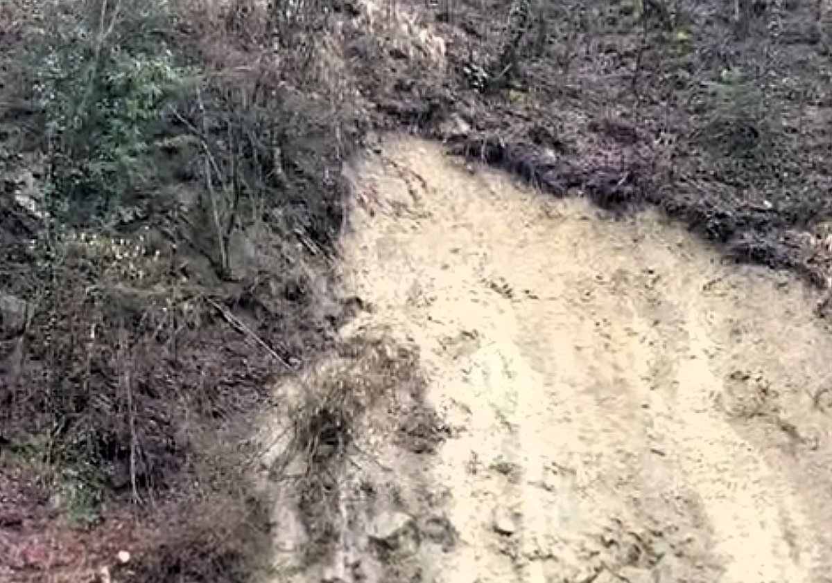Smottamento a via delle Ripi
