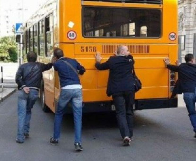 TRASPORTI PUBBLICI, COLLEGAMENTI A SINGHIOZZO TRA CARSOLI E L' AQUILA: PROTESTE DEI PENDOLARI