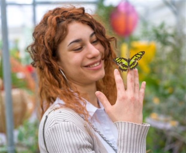 Ragazza con Farfalla