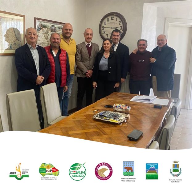 nella foto da sx: Massimiliano Marchione, Benedetto Caiola, Settimio Santilli, Marica Schiavone, Alessandro Nicodemi. Marcello Di Pasquale