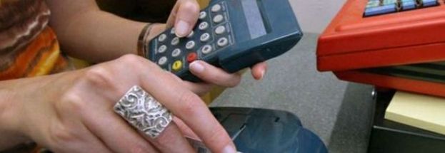 CARTE E BANCOMAT,DA OGGI NUOVE REGOLE:ECCO COSA CAMBIA.L'ALLARME DEL CODACONS