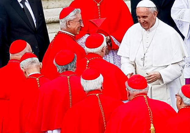 Papa Francesco con i Cardinali