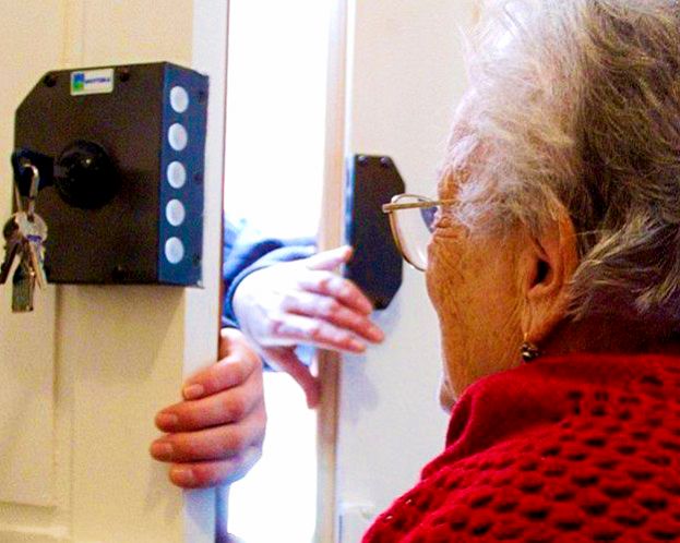 CARSOLI, ANZIANA 91ENNE DERUBATA IN CASA DI MILLE EURO
