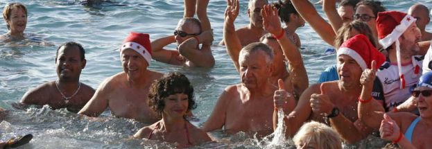 CALDO RECORD E C'E' CHI FA IL BAGNO AL MARE