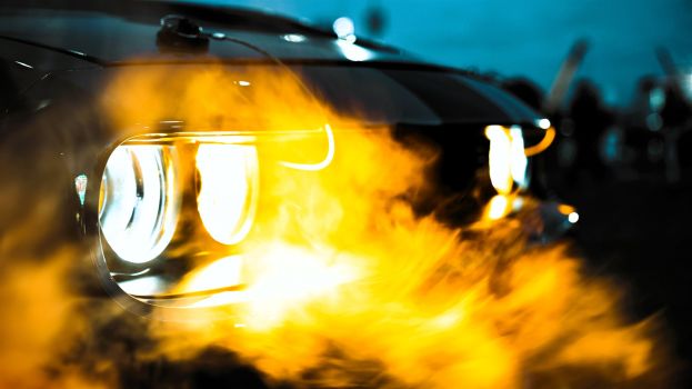 Auto in fiamme