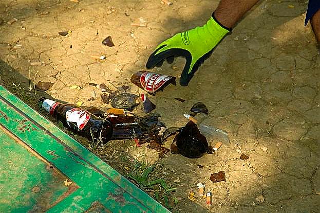 CARSOLI, BAMBINO FERITO DA UNA SCHEGGIA DI VETRO NEI GIARDINI PUBBLICI: 4 PUNTI DI SUTURA AL PALMO DELLA MANO SINISTRA