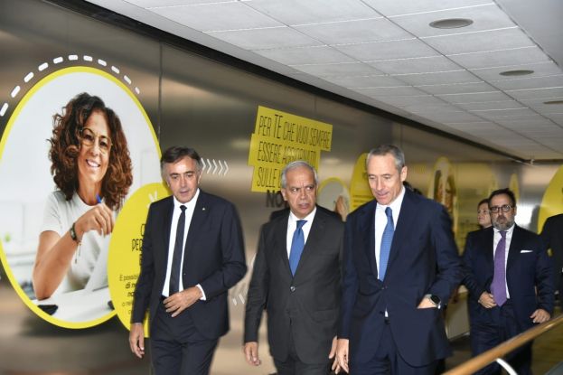 Poste Italiane - SecurityDay - Da sx - Il Condirettore Generale Giuseppe Lasco, il Ministro Piantedosi, l'AD Matteo Del Fante,