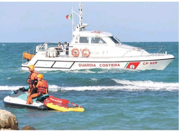 Salvamento con moto d'acqua e Guardia Costiera