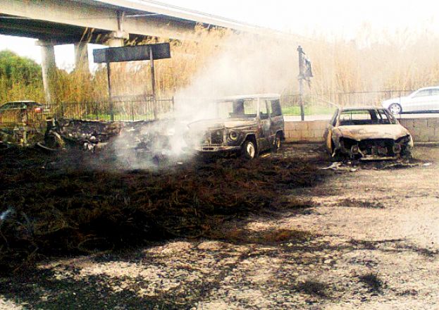 CARSOLI, DISCARICA ABUSIVA DI GOMME VA A FUOCO:FUMO NERO SULL’A24