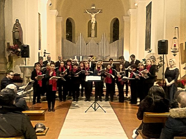 SUCCESSO PER LA CORALE POLIFONICA DI ARSOLI NEL CONCERTO "NOTE DI SOLIDARIETA'"PER LA CRI DI CARSOLI