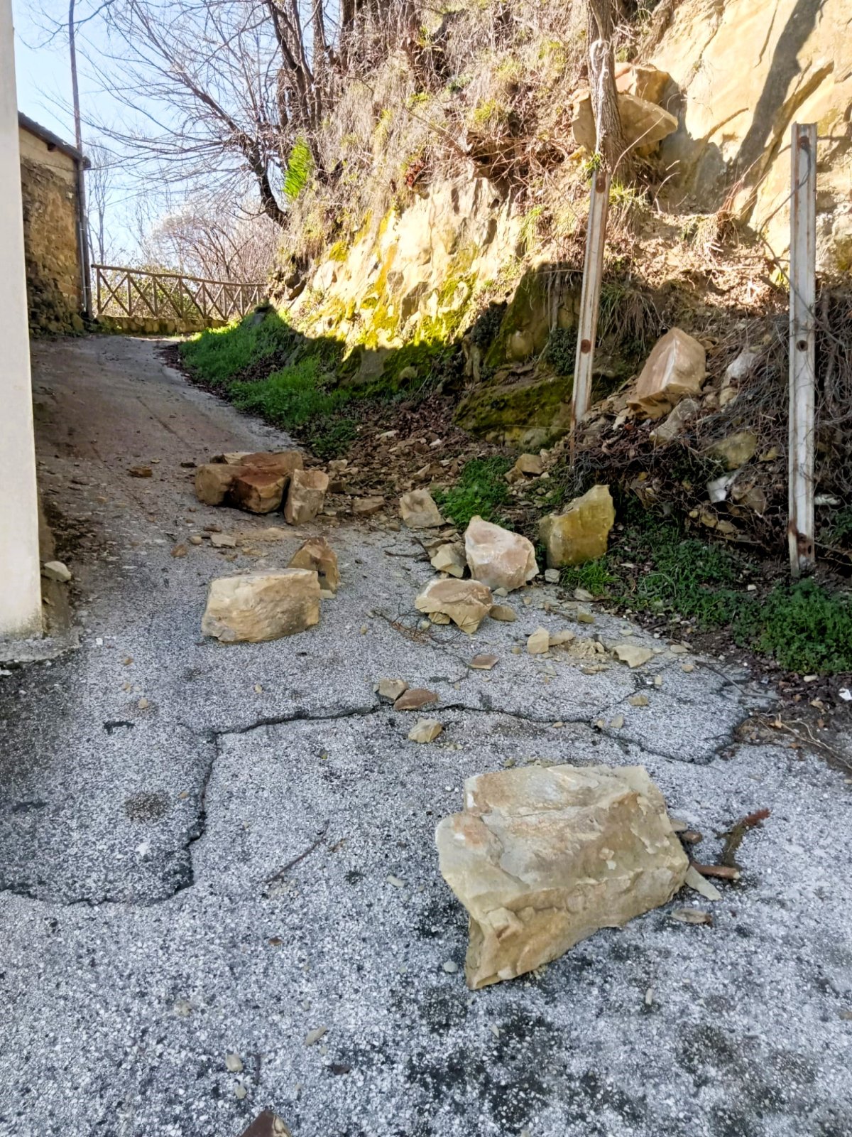 Pietre cadute a Tufo Alto