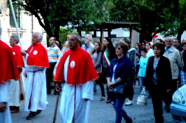 PRIMA USCITA UFFICIALE DEL NEO SINDACO DI CARSOLI VELIA NAZZARRO ALLA PROCESSIONE DEL CORPUS DOMINI