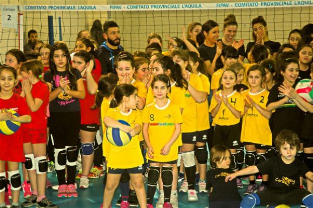 CARSOLI,UN SUCCESSO LA TERZA TAPPA DI MINIVOLLEY :UNA GIORNATA DI FESTA(FOTO)