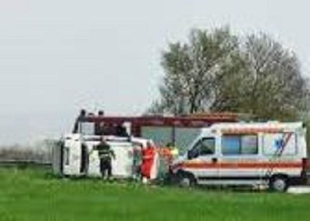 AVEZZANO - SCONTRO FRONTALE TRA UN AUTO ED UN AMBULANZA