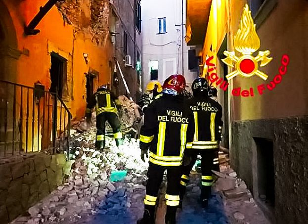 Palazzina Esplosa,Vigli del Fuoco