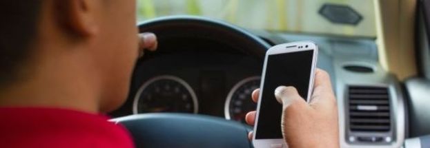 SEQUESTRO DELLO SMARTPHONE PER CHI TELEFONA ALLA GUIDA E RITIRO IMMEDIATO DELLA PATENTE