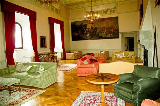 ANCHE IL CASTELLO BARONALE DI COLLALTO SABINO HA IL SUO “FANTASMA”: SI TRATTA DELLA MARCHESA CAVALLETTI(FOTO)