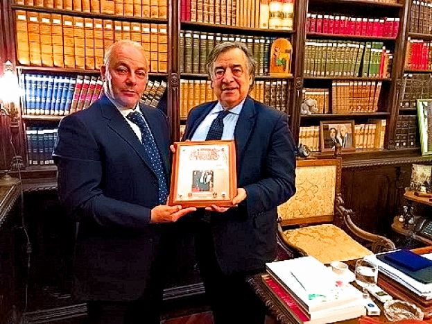 Il Sindaco Leoluca Orlando con il Direttore del Circo Vinicio Togni