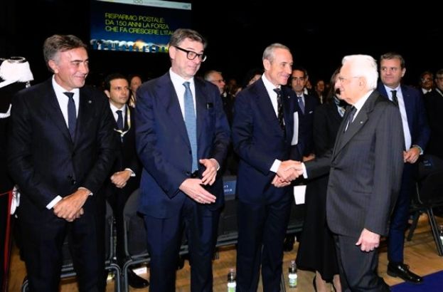 Da sx Giuseppe Lasco, DG Poste Italiane, Giancarlo Giorgetti, Ministro dell'Economia e delle Finanze, Matteo Del Fante, AD Poste Italiane, Sergio Mattarella, Presidente della Repubblica