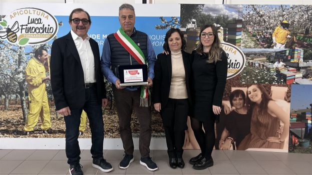 Apicoltura Luca Finocchio e sindaco