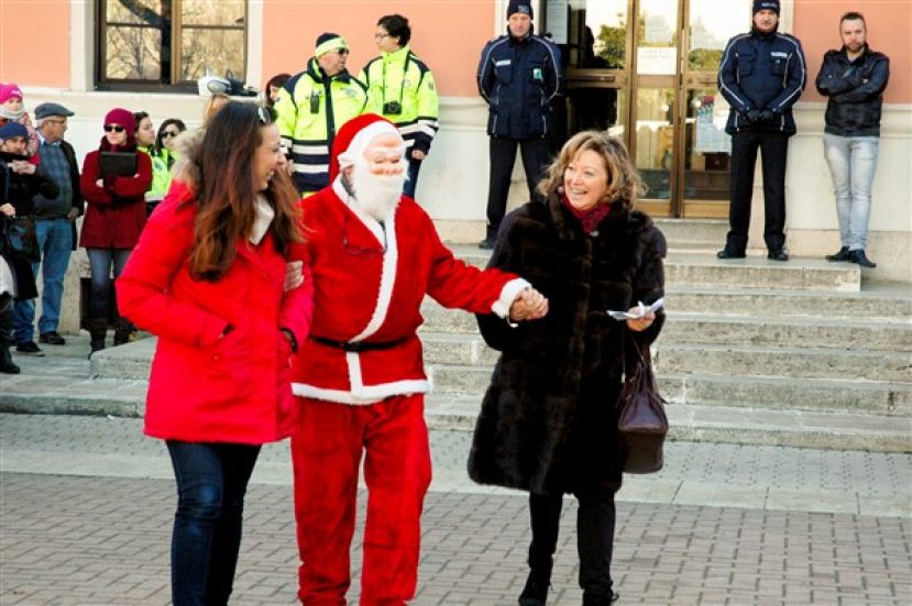 CARSOLI,LA MONGOLFIERA E' VOLATA:"BUON NATALE A TUTTI"(FOTO NOTIZIE DI OGGI)