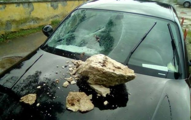 ATTI VANDALICI A ROCCA DI BOTTE, PROSEGUONO I DANNEGGIAMENTI CONTRO AUTO IN SOSTA IN LOCALITA' CASALETTO