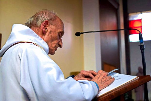 ROUEN, IL RACCONTO DELL'ORRORE DALLA CHIESA: COSA HANNO FATTO AL PRETE I DUE JIHADISTI PRIMA DI SGOZZARLO