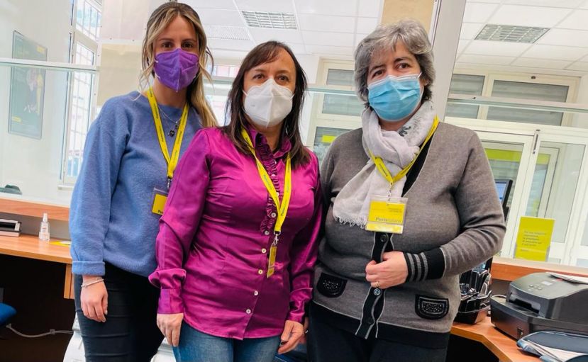 Le dipendenti dell'ufficio postale di Luco dei Marsi