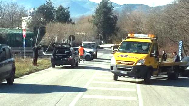 CARSOLI,INCIDENTE SULLA TURANENSE:FRONTALE TRA DUE AUTO