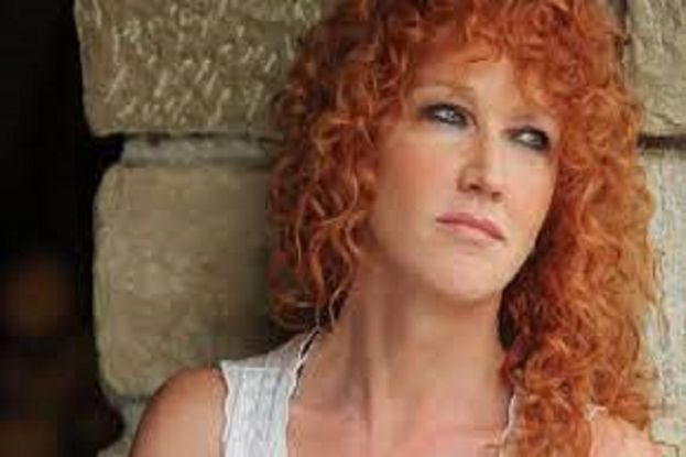 AVEZZANO - FIORELLA MANNOIA " A NATALE CANTERO' DOVE MI SENTO DI CASA "