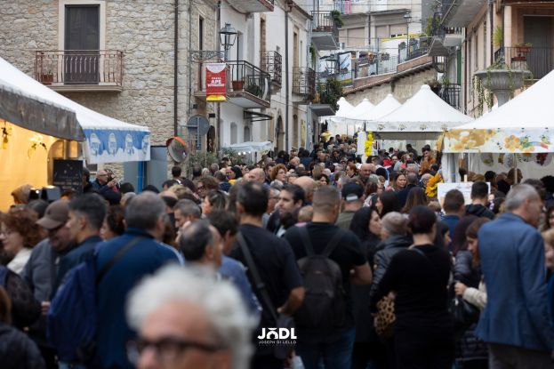 TORNARECCIO REGINA DI MIELE