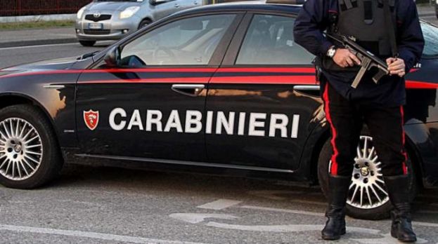 CARSOLI,RUMENO CORTEGGIA UNA DONNA E ALLA FINE LA RAPINA:ARRESTATO DAI CARABINIERI