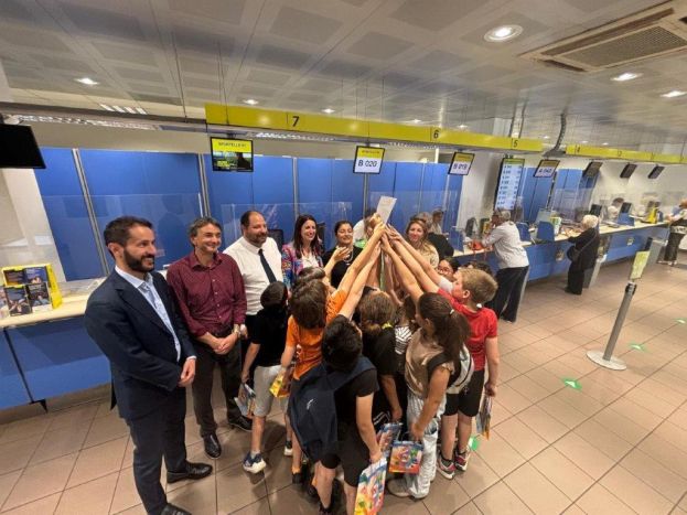 Alunni di Frascati in visita all'ufficio postale