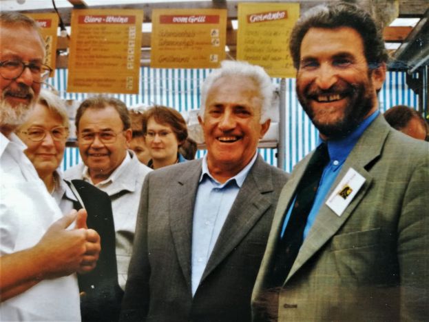 (nella foto Alfredo Fiordigigli durante la tournée del Coro della Portella in Germania, a Rottweil)