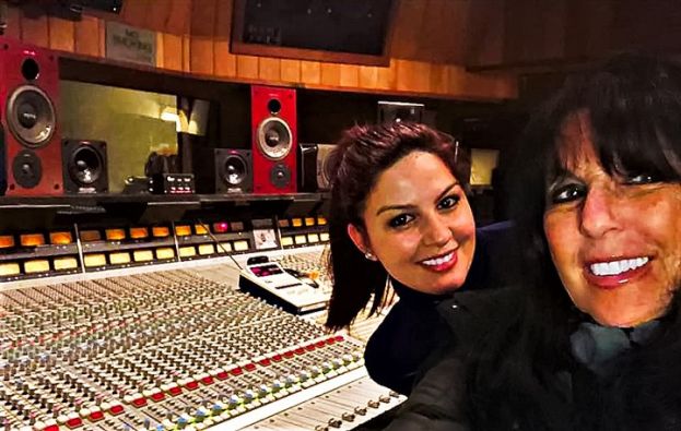 Angelica negli studi di registrazione a New York
