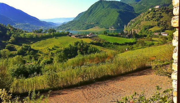 Panorama Del Lago Del Turano