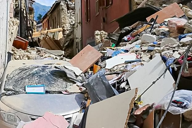 TERREMOTO, 45ENNE NAPOLETANO ARRESTATO AD AMATRICE PER SCIACALLAGGIO