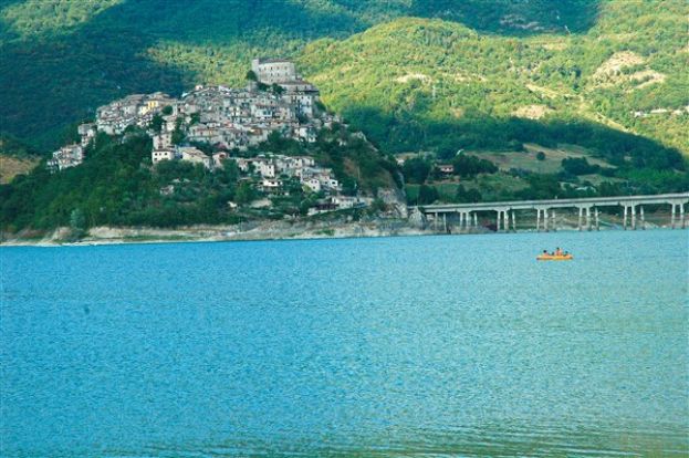Castel di Tora